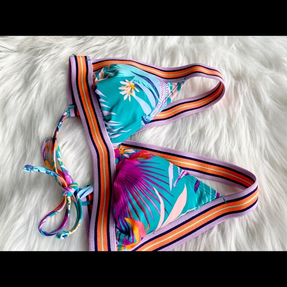 * * Flash Sale* LAST ONE * 🏝 Sexy Bikini Top - Picture 3 of 9